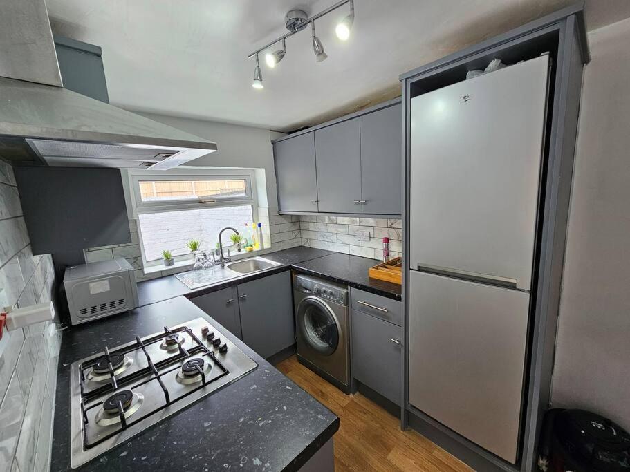 Convenient 3 Bed, Pr1 Near Uclan N Train Station Βίλα Πρέστον Εξωτερικό φωτογραφία